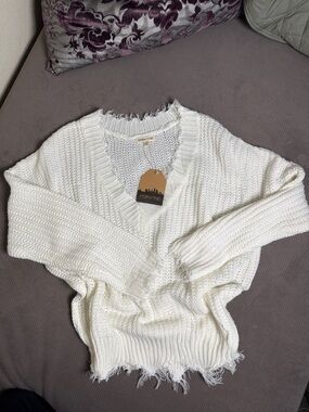 Mainstays White Distressed V-Neck Chunky Knit Sweater